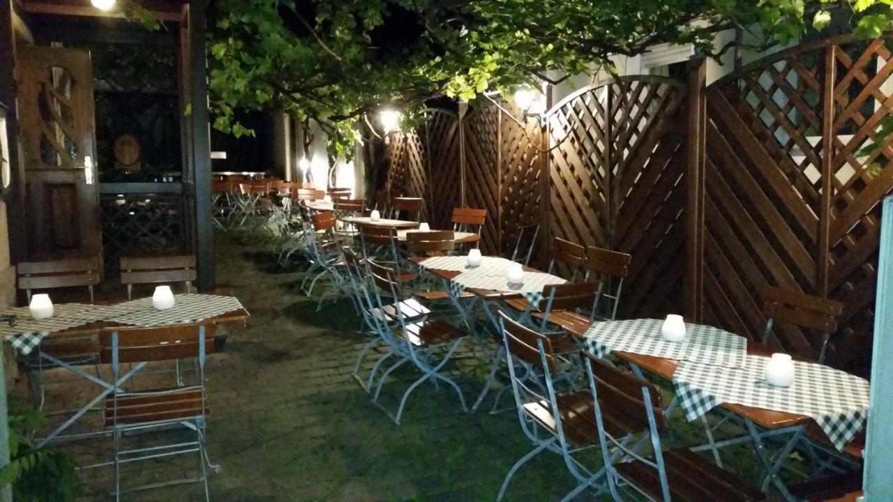Familienfreundliche Apartments Am Park Wurzburg Ngoại thất bức ảnh